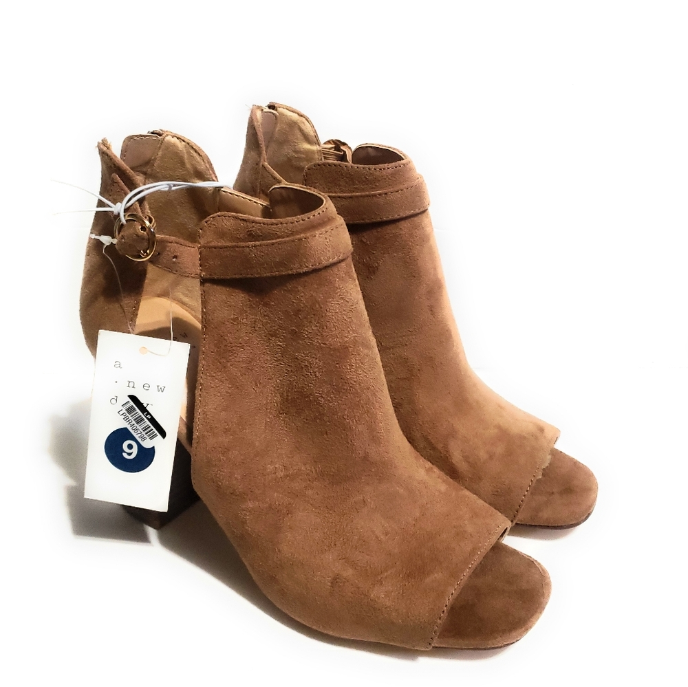 Women's Tan Kamari A New Day Boots Size 9